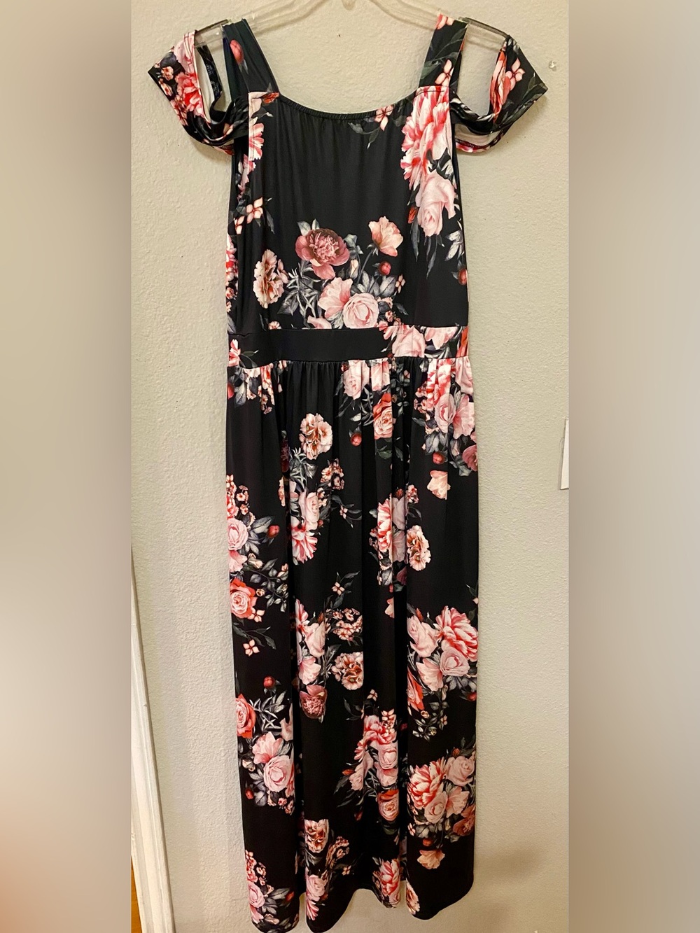 Chic Me Black and Floral Off Shoulder Maxi Dress - Size XL - EUC! - Picture 3 of 4